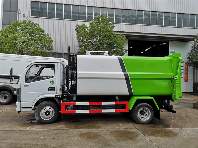 掛桶式8方污泥清運車